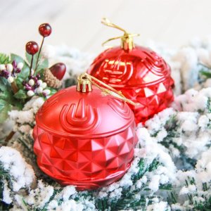 Новогодние шары Пралине (набор 6 шт.), резьба, красные 