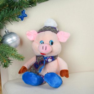Мягкая игрушка "Свинюшка в шапочке с помпоном и шарфике" 